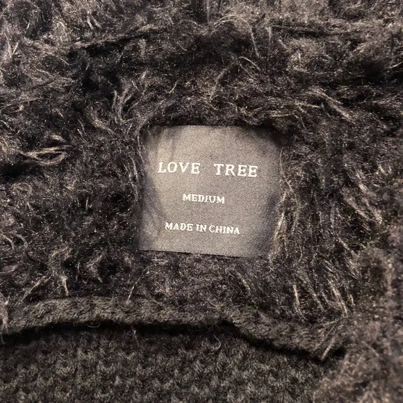 2[Love Tree] New! Faux fur black vest crochet back - Picture 5 of 7